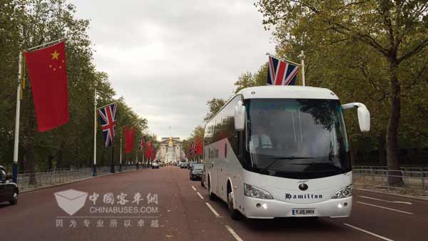 宇通客车驶过白金汉宫