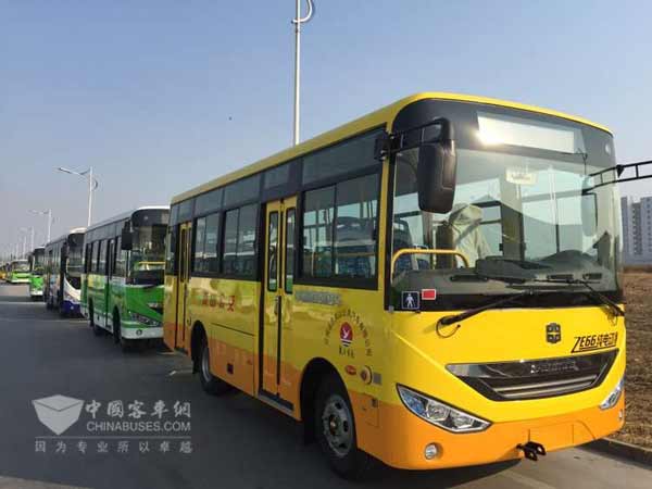 中通厂区排列整齐的新能源客车