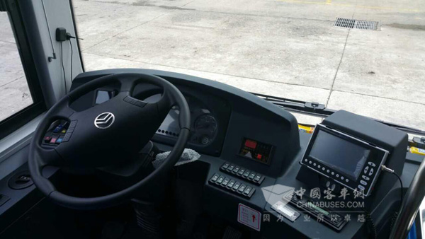 金旅XML6105J15CN驾驶室