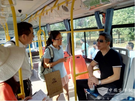 客户接受采访专业眼光点评新凌越