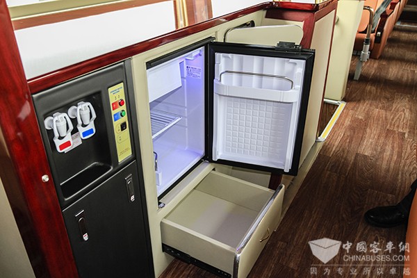 亚星客车 YBL6148