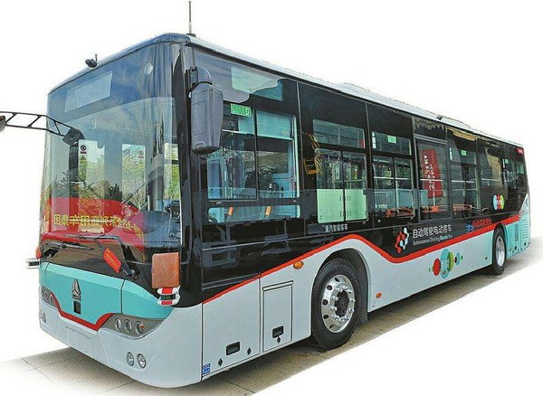 重汽无人驾驶客车济南上路