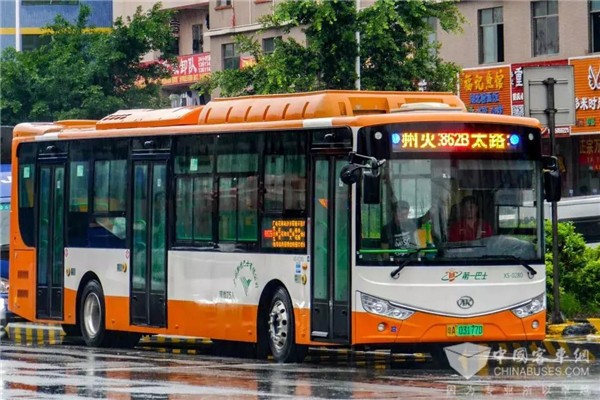 坐上开往春天的公交车，安凯客车助你伸手触碰“蓝天白云”
