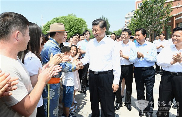 坚守初心 保驾护航 金龙客车再向乌兰牧骑交付32辆演出中巴