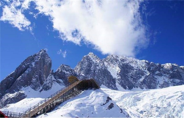 实力呵护雪域仙山，欧辉带你踏雾揽苍茫
