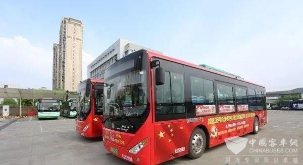 为了宣传党建红色公交文化，镇江公交将中通客车改成了这样!