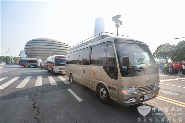 助力火炬传递 看第十一届全国民族运动会上的“宇通风景”