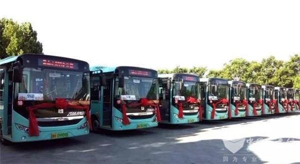 中通客车6.6米小公交助曲阜打通公交末梢环节