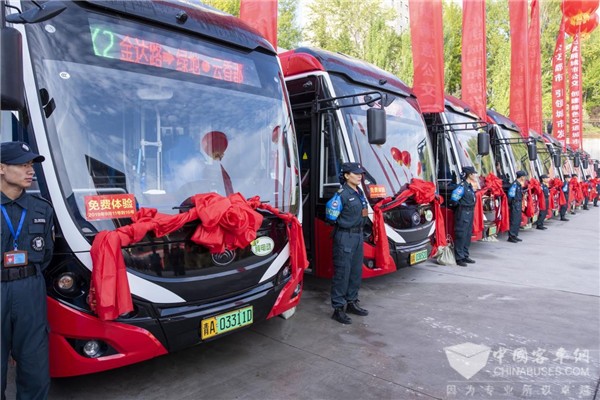 50辆宇通“中国红”助力西宁开启“城市快客”时代