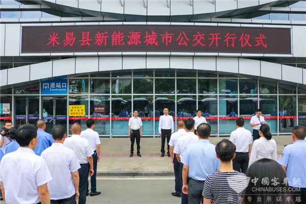 与米易约会 与阳光同醉 中车电动“新8客”驶入攀枝花