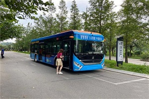 L4级自动驾驶智慧公交车在青岛上路测试！谁家车？
