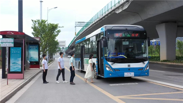 全国首条开放道路智慧公交线常态化试运营 中车电动“智巴客”免费坐！