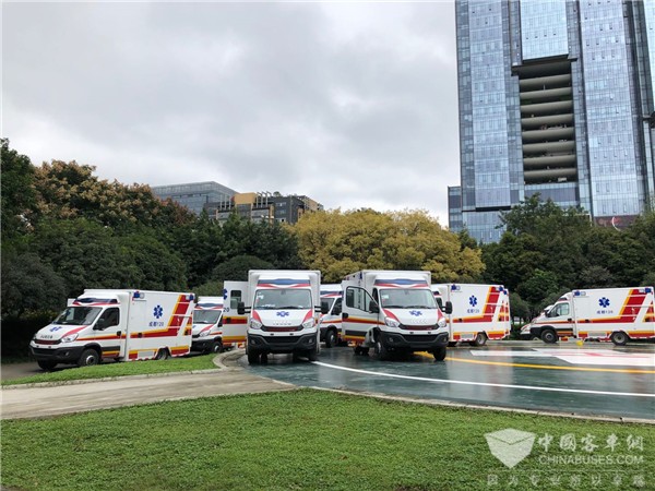 信赖成就所托 100台依维柯欧胜方舱救护车交付成都卫健委