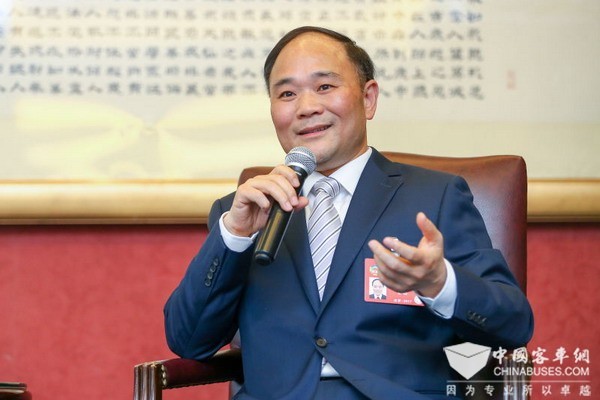 全国人大代表李书福：解决货车电动化法规障碍