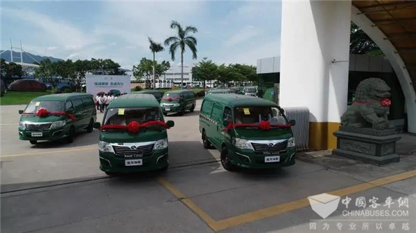 绿动邮政 低碳先行 金龙海狮纯电动邮政车助阵绿色城配