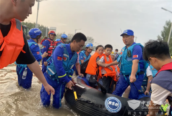 风雨无惧 大爱当先！南京依维柯携力蓝天救援队为生命护航