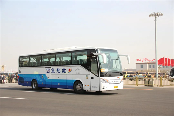 车辆风采丨与国同行 共谱新篇，安凯客车品质护航2023全国两会