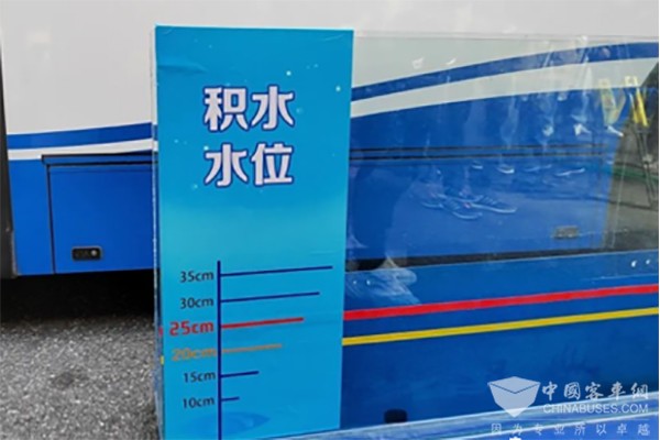 公交车辆 台风天气 安全驾驶
