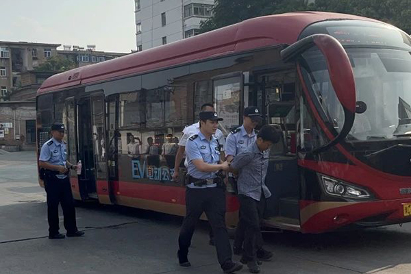 养成良好习惯 公交驾驶员操控车辆如何避免发生安全事故?