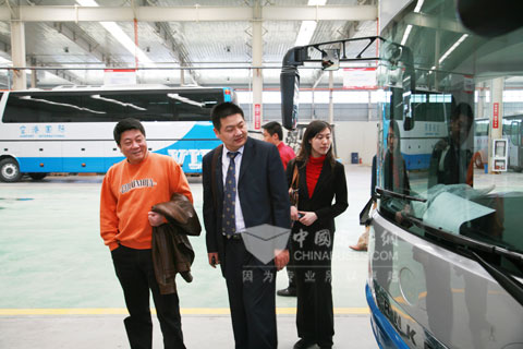 客户参观体验安凯豪华旅游车