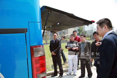 客户参观体验安凯豪华旅游车