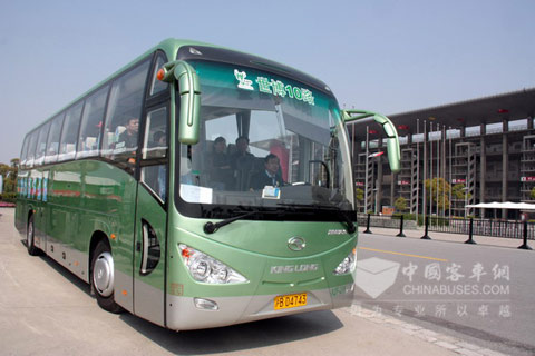 大金龙世博10路专线车服务受表彰