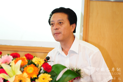 中通客车总经理孙庆民主持40周年庆典仪式