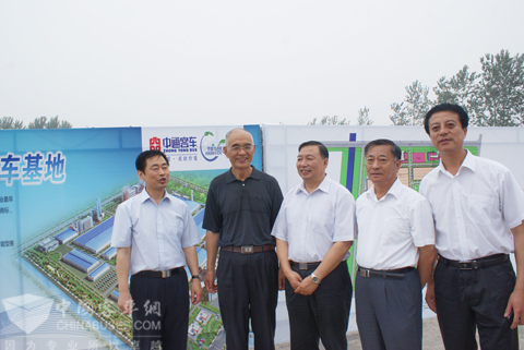 与会领导参观新厂区建设情况