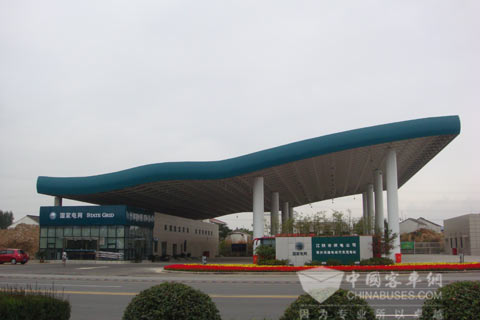 江阴新建充电站一角