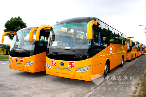 申龙校车