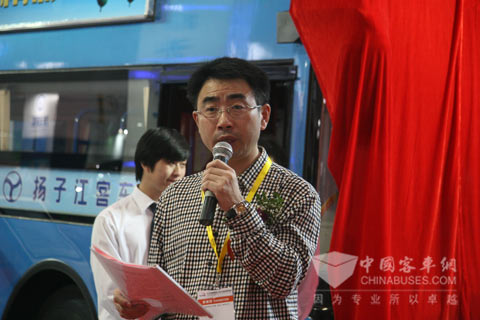 扬子江双层巴士首度亮相2012道路运输展