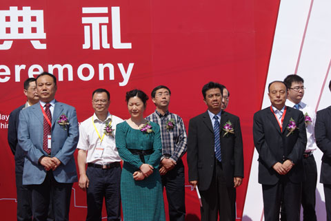 中通客车副总经理宓保伦参加开幕典礼