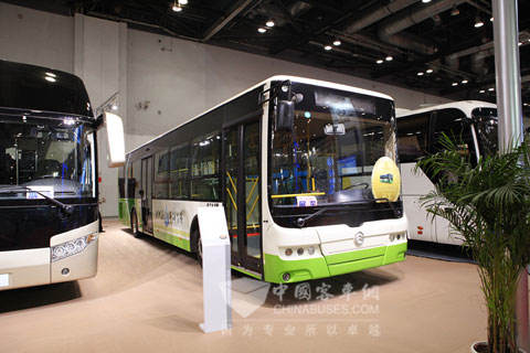 金旅XML6125插电式混合动力获“最佳新能源客车”
