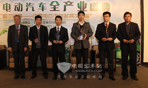 中通荣获年度优秀混合动力汽车大奖