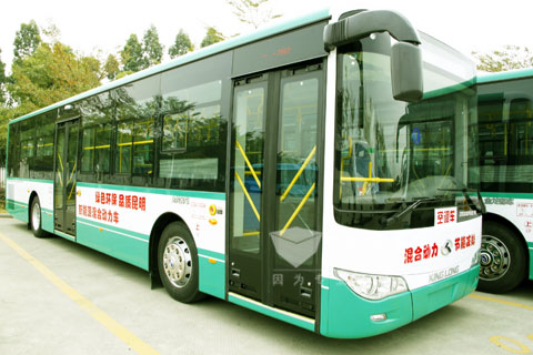 大金龙混合动力公交车助力"绿色环保,品质昆明"