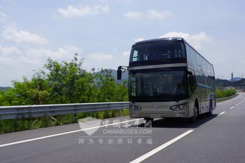 金旅XML6102凯歌10米一层半