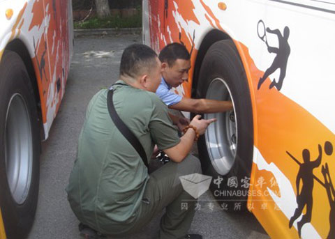 西沃服务人员耐心给驾驶员培训