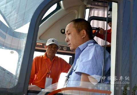 　参赛选手表示龙翼是安全节能两手抓