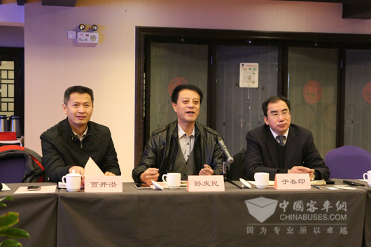公司领导参加座谈会