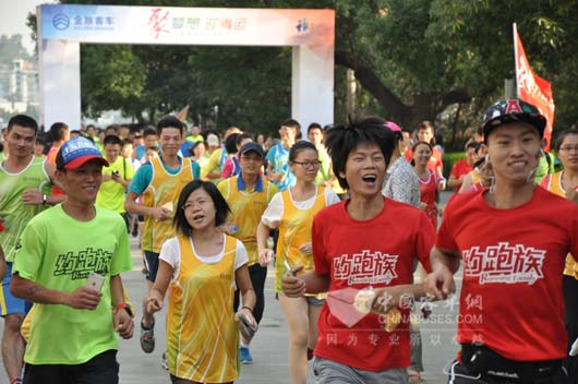 众多福州跑友热情参与,快乐起跑