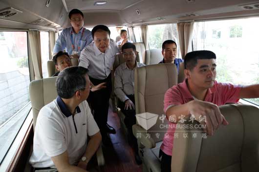 福建省机关多位领导乘坐金旅纯电动考斯特,赞誉有加