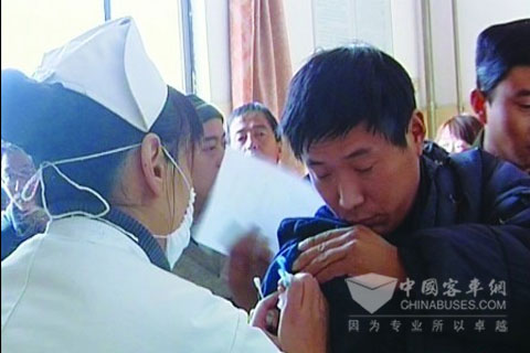山东长清为客运司机接种甲流疫苗
