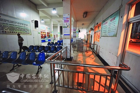 中华门汽车站变得空荡荡的