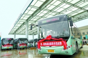 首批6台纯电动公交车在郑州试运行