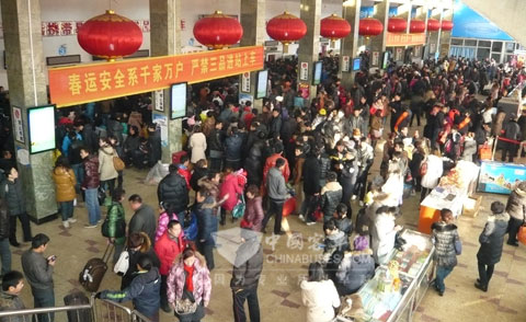 图为春运首日呼和浩特长途汽车站客流