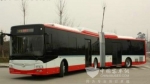 成都：BRT公交车上路投入运营