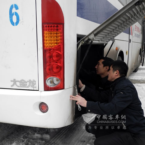 售后服务人员提前走访为客户排查安全隐患