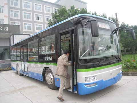 亮相西博会的野马SQJ6111B1CH纯电动客车