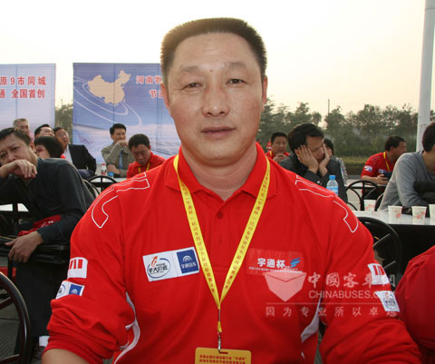 来自新疆客运集团奎屯分公司驾驶员段国忠接受乐竞官方网站记者采访
