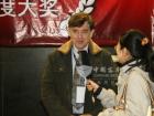 外国专家接受乐竞官方网站记者采访